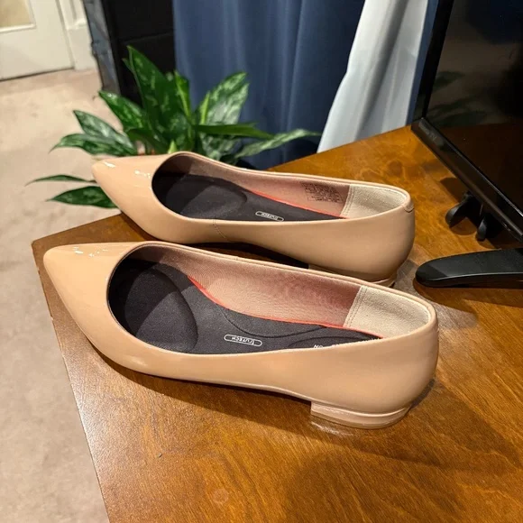 Rockport Adelyn Pointed Toe Patent Flats, Size 8.5 Taupe/Dark Beige New W/O tags - Picture 3 of 7